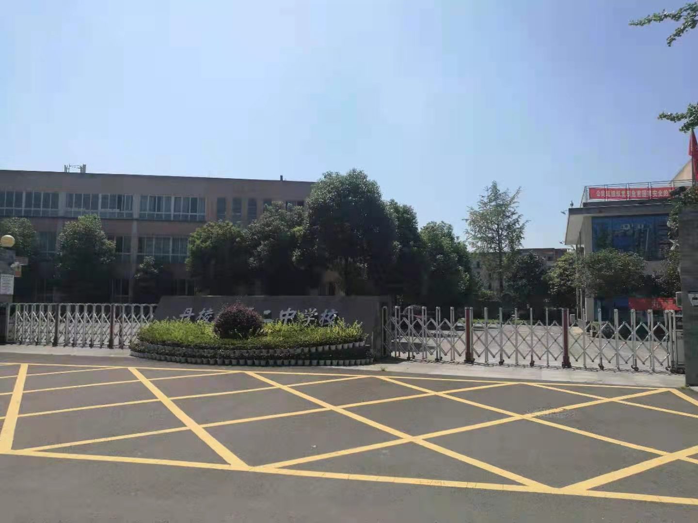 伸縮門、電動(dòng)門